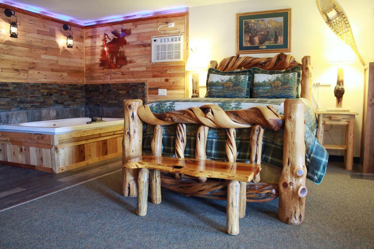 The Woodsman Country 4* Crescent